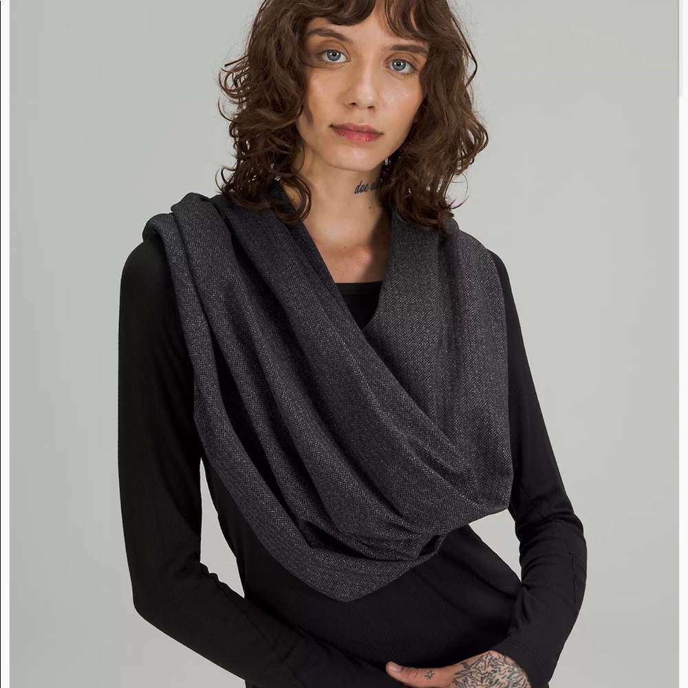 Lululemon Customizable Snap Scarf